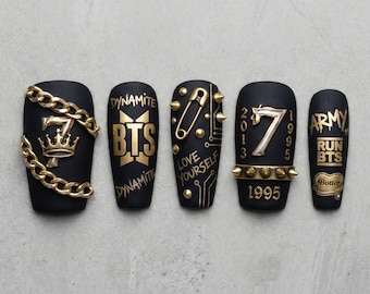 Kpop Army-geïnspireerde nepnagels: handgemaakte kunstnagels voor concerten