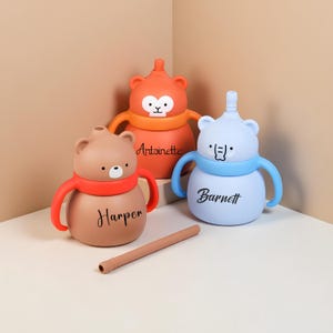 カスタムシリコンカップ、名前刻印入りシリコンストローシッピーカップ、幼児用カップ、ストロー付きベビータンブラー、パーソナライズされたベビーギフト、新米ママへのギフト