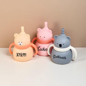 カスタムシリコンカップ、名前刻印入りシリコンストローシッピーカップ、幼児用カップ、ストロー付きベビータンブラー、パーソナライズされたベビーギフト、新米ママへのギフト