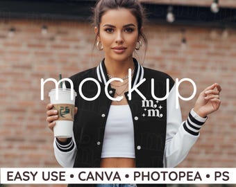 Makieta kurtki uniwersyteckiej Makieta kurtki Letterman Printify na modelu