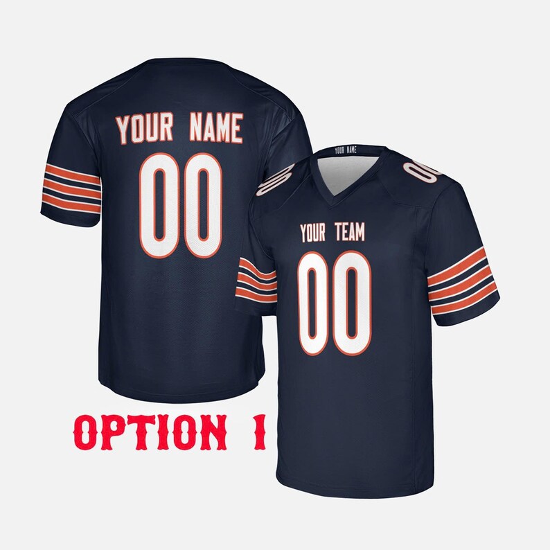 K&ouml;nnte beinhalten: Marineblaues Football-Trikot mit wei&szlig;en Zahlen und Schriftz&uuml;gen. Das Trikot hat orange und wei&szlig;e Streifen auf den &Auml;rmeln. Die Texte "YOUR NAME" und "YOUR TEAM" sind sichtbar. Die Nummer "00" wird prominent angezeigt. Der Text "OPTION 1" ist ebenfalls sichtbar.
