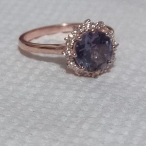 Anel de prata alexandrita com mudança de cor: pedra de noivado de junho