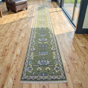 Tapete passadeira de lã feito à mão | Design Oushak em verde-oliva e azul