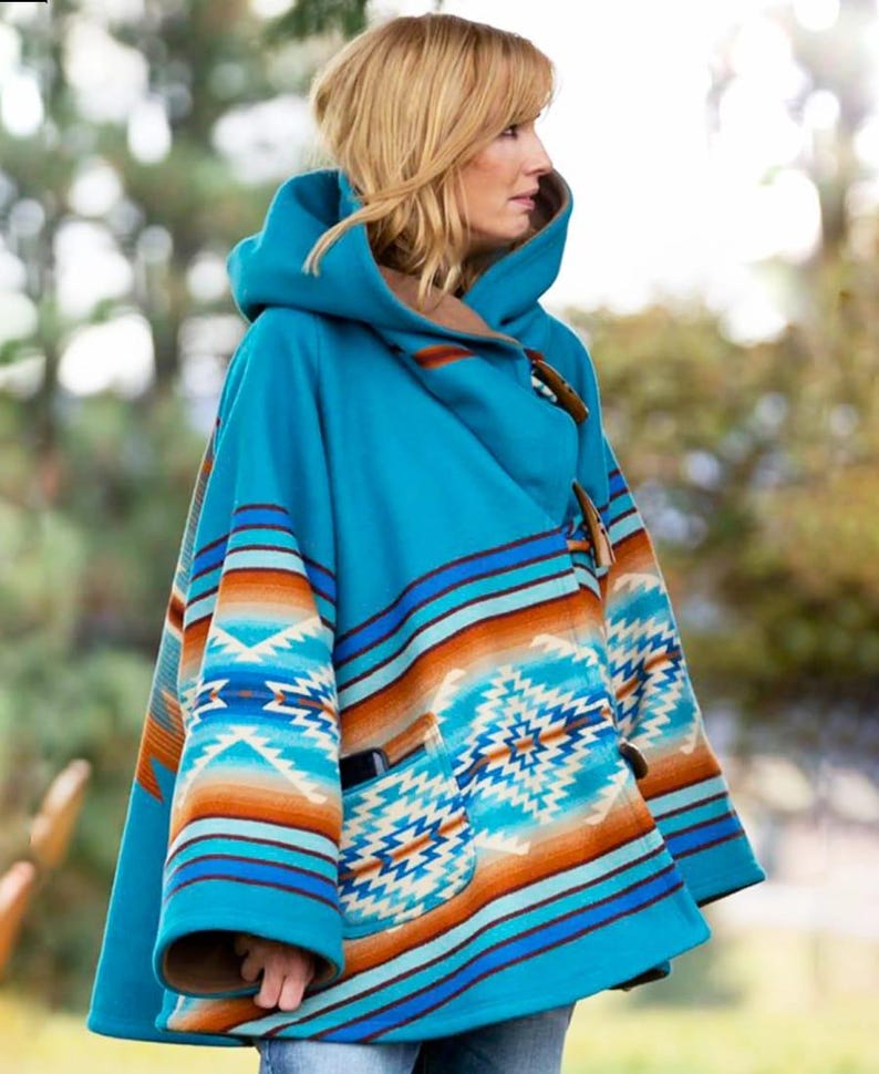 Yellowstone Beth Dutton style blue hooded poncho coat – Kelly Reilly women outfit