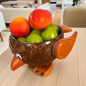 Bird Shaped Coconut Shell Dish – Handmade Decor-Handmade Coconut Bird Bowl – Rustic and Playful Decor-Coconut Bowl – Eco-Friendly Snack Dish