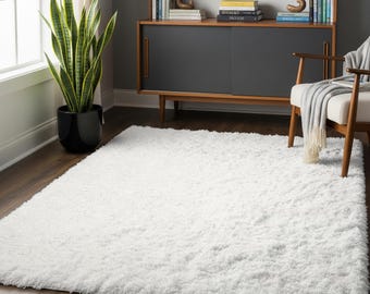 Handgefertigter Flauschiger Langflor Teppich aus Polyester / Elfenbein im Boho Stil