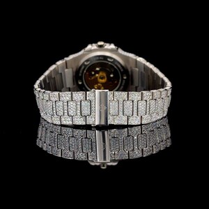 Montre de luxe entièrement glacée, sertie de diamants de laboratoire et de moissanite