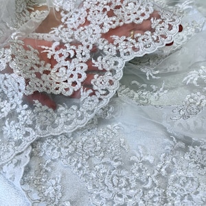 Tessuto da sposa con bordo smerlato per abito da sposa, abito o sari - Venduto tagliato su misura con fodera di qualità superiore