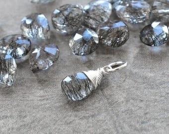 M - Colgante de cuarzo turmalinado negro natural - Joyería con piedras preciosas auténticas - Cristal y piedra únicos e inusuales - Hecho a mano por JustDangles
