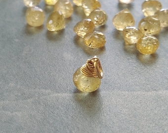 LIQUIDACIÓN - Colgante pequeño de topacio imperial dorado para collar - Auténticas piedras envueltas en alambre, pulsera de recuerdo - Pequeños lujos cotidianos
