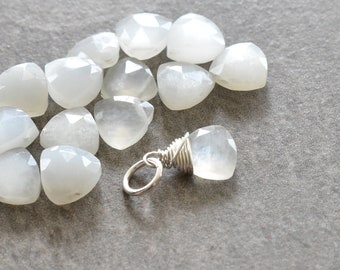 Colgante de piedra lunar blanca natural - Gotas envueltas en alambre para pendientes de aro - Adularescencia iridiscente - Plata de ley, baño de oro de 14k