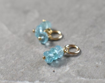 Tiny Trio - Joyería de apatita azul agua suave - Joyería de encanto de piedra envuelta en alambre - Plata, oro, oro rosa - Pequeñas joyas delicadas para ella