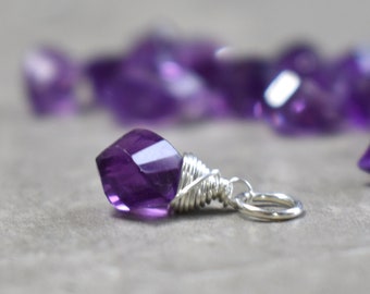 M - Colgante de amatista púrpura oscuro para collar - Joyería de piedras preciosas envueltas en alambre para ella - Joyería de piedra de nacimiento de febrero para nueva mamá y bebé
