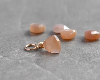LIQUIDACIÓN - Colgante de piedra lunar rosa melocotón natural - Gotas envueltas en alambre para pendientes de aro - Chatoyant - Plata de ley, baño de oro de 14k