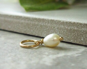Girls 9ct Gold 5mm 6mm Small Round Cultured Pearl Drop Pendant Charm B'Day GIFT Girls 9ct Gold 5mm 6mm Small Round Cultured Pearl Drop Pendant Charm B'Day GIFT
