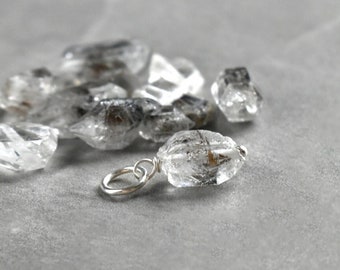 Herk5 - Colgante de diamante Herkimer envuelto en alambre - Joyería de cristal en bruto hecha a mano - Colgante de cristal para collar - Punta de cuarzo terminada