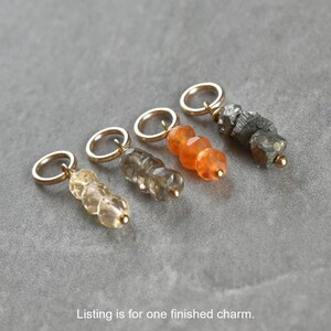 Winziger Trio Stapel - Kleiner Stein Anhänger für Armband Schmuck Handgemacht - Orange Karneol - Katzengold Pyrit Nugget - Citrin - Rauchquarz Bild 2
