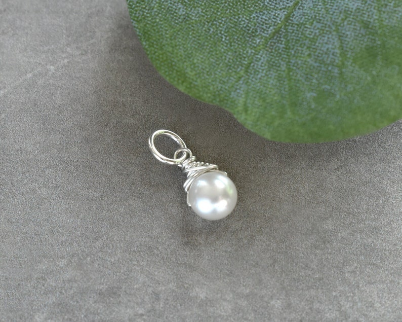 M White Pearl Encanto de perlas de agua dulce Colgante de piedra de nacimiento de junio Joyería genuina de piedra de nacimiento de perlas Encantos de plata de ley imagen 1