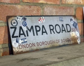 Cartello in metallo Zampa Road: Millwall FC - Decorazione Real Rust Mancave