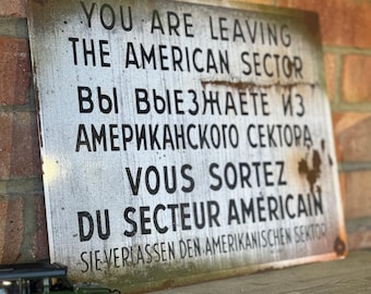 Letrero metálico del Muro de Berlín: decoración del ejército británico con óxido auténtico de la Guerra Fría de Alemania Oriental
