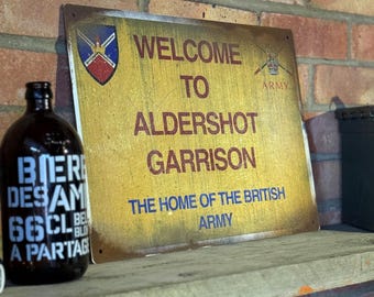 Letrero metálico de la guarnición de Aldershot: decoración de la cueva del hombre con óxido auténtico del ejército británico