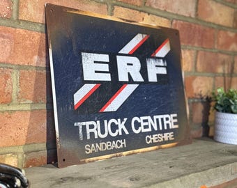 Enseigne ERF Trucks Factory : oeuvre d'art murale de garage de style vintage rouille véritable