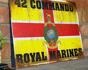 Letrero del cuartel 42 Commando Bickleigh: Arte mural de metal estilo vintage con óxido auténtico de los Royal Marines.
