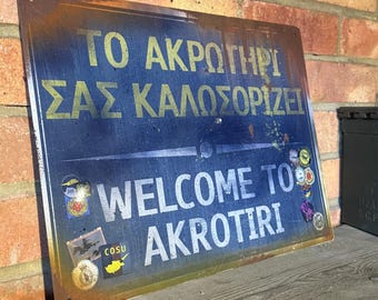 Letrero de metal RAF Akrotiri: óxido real, decoración mancave de estilo vintage