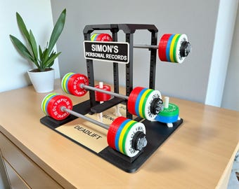 Powerrack PR Tracker Holzplattform / Personal Rekord Display / Fitness Motivation / Realistischer Maßstab 1:10 (Kniebeugen, Bankdrücken & Kreuzheben)