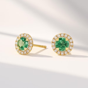 Emerald CZ sterlingzilveren oorknopjes: mei geboortesteensieraden