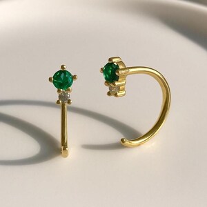 Emerald CZ sterlingzilveren oorknopjes: mei geboortesteensieraden