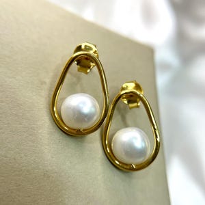 Sterling Silver Pearl Stud Earrings: Classic Minimalist Design