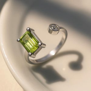 Peridot & CZ Toi et Moi Ring: Sterling Silver August Birthstone