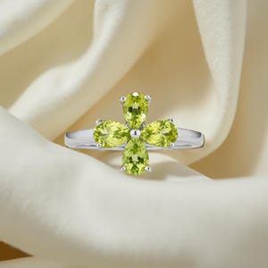 Peridot Flower Ring • Sterling Silver Floral Gemstone Ring • August Birthstone Ring • Natural Peridot Jewelry • Gift for Her
