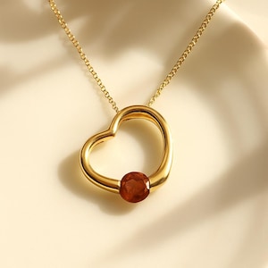 Dainty Garnet Heart Necklace – Minimalist Natural Gemstone Pendant in Gold or Silver – Unique Romantic Gift for Her or January Birthstone