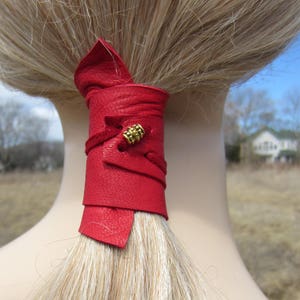 Pferdeschwanz Halter Perlen Haargummi Rot Leder Wrap Pferdeschwanz Manschette Boho Haarschmuck Z2010
