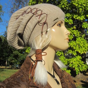 Vrouwen Kasjmier Hoed 100% Pure Kasjmier Slouch Tam Slouchy Mut Muts Havermout Tan Kabel Gebreid w / Lederen Korset Lace Up Top A1828