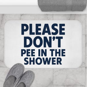 Please Don&#39;t Pee in the Shower Bath Mat - Funny Bathroom Rug, Humorous Quote Decor, Gag Gift for Families, Unique Bathroom Accessory
