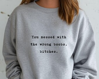 Sudadera "Te metiste con las tetas equivocadas", perras / Suéter unisex gris / Concientización sobre el cáncer de mama. Hecho en EE. UU.