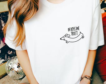In Dogs We Trust Shirt – Cute Dachshund T-Shirt – Unisex Dog Lover Tee – Minimalist Sausage Dog Graphic Top