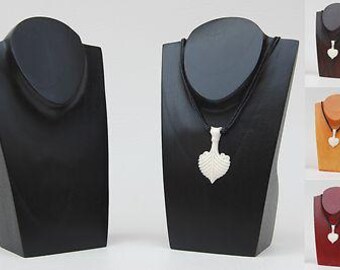 Schmuckdisplay aus Suarholz 20 cm – handgeschnitzte Schmuckbüste, freistehender Schmuckständer