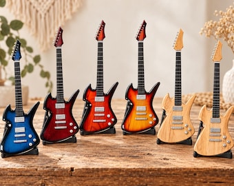 Mini E-Gitarre 25 cm aus Holz – handgefertigte Deko Gitarre mit Airbrush & gratis Ständer