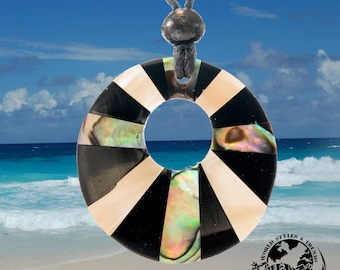 Muschelkette mit Perlmutt & Muschel – handgefertigter Boho Anhänger auf schwarzem Resin