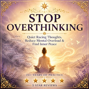 K&ouml;nnte beinhalten: Ein Buchcover mit dem Titel STOP OVERTHINKING und dem Untertitel Quiet Racing Thoughts, Reduce Mental Overload & Find Inner Peace. Es zeigt eine meditierende Person in einer Landschaft mit grauen Textwolken und hellem goldenen Licht.