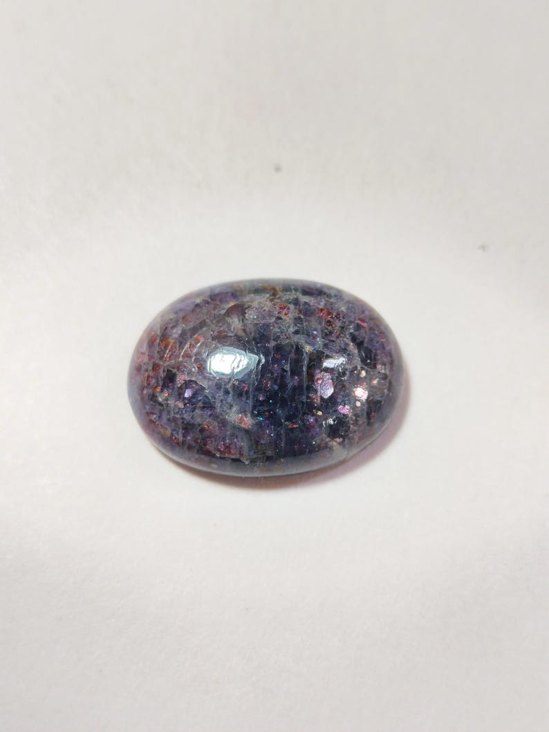 Cabujón ovalado de piedra solar iolita color sangre, gema natural brillante para la fabricación de joyas. imagen 3