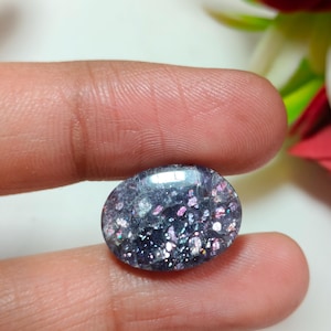 Cabujón ovalado de piedra solar iolita color sangre, gema natural brillante para la fabricación de joyas. imagen 1