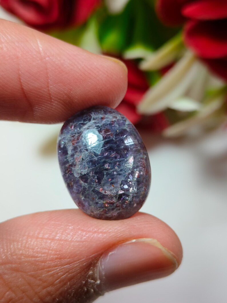 Cabujón ovalado de piedra solar iolita color sangre, gema natural brillante para la fabricación de joyas. imagen 4
