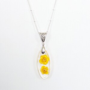 Real Buttercup Dried Wild Flower / Resin Necklace Jewelry / UV Resin Preserved Dried Buttercup Yellow Flower / Dried Flower Jewelry