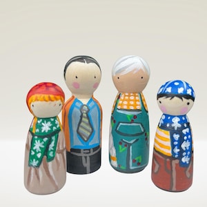 Family of 4 handmade wooden figurines | Tools for rituals or family constellations - gifts / Artisanal Peg dolls family