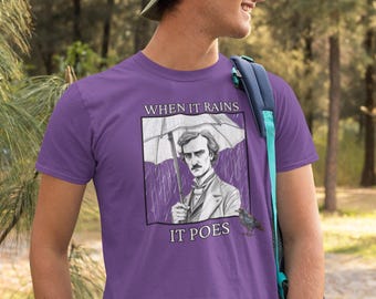 Camiseta con cita literaria de Edgar Allan Poe: "Cuando llueve, es una divertida camiseta con juego de palabras".